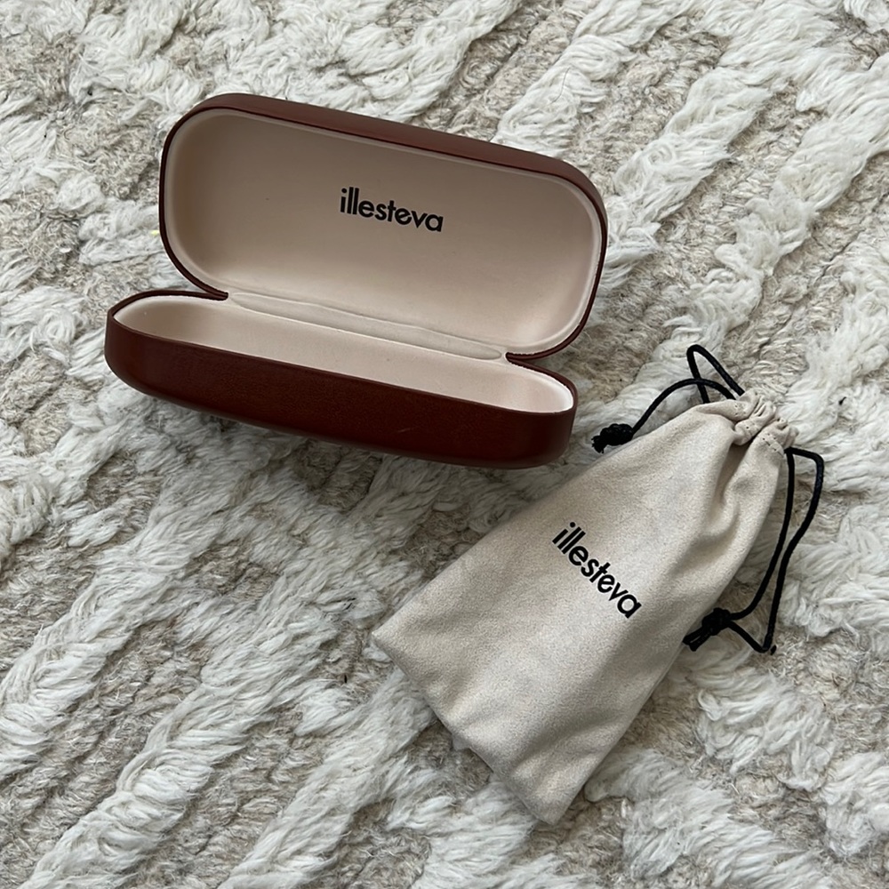 Illesteva Case & Dust Bag